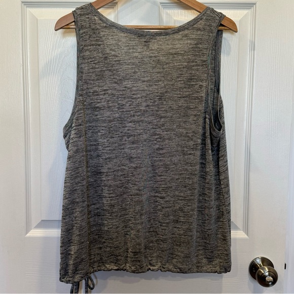 Express relaxed metallic tank with bottom tie - Picture 2 of 4